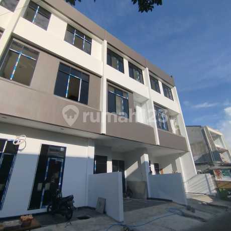 Ruko di Pinggir Jalan Rawasari Jakarta Pusat Ruko di Pinggir Jalan Rawasari Jakarta Pusat