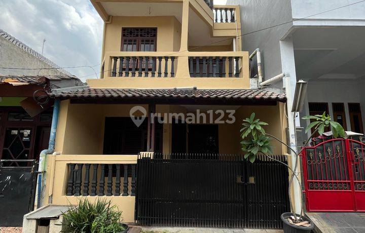 Dijual Rumah 2 Lantai Siap Huni di Wisma Jaya, Bekasi Timur