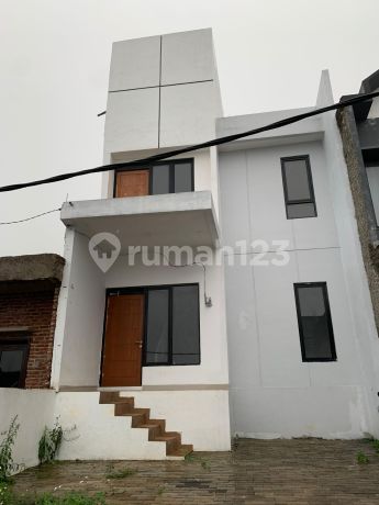 For Sale 2½ Story House in Islamic Center Complex Jatihandap Bandung