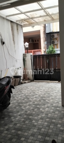 Rumah Kos-Kos an 9 Kamar di Komplek Pondok Jurang Mangu Indah (PJMI)