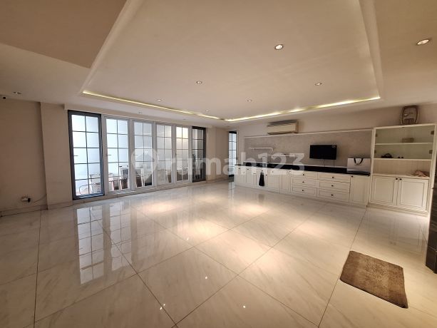 Luxury Corner House Fully Furnished in Kelapa Gading Luxury Corner House Fully Furnished in Kelapa Gading