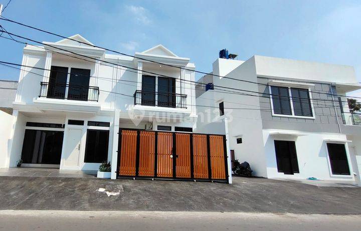 Rumah 2 Lantai Lokasi Strategis Dekat Pintu Masuk Tol Polumas