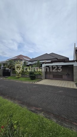 Very Well-Maintained Ready-to-Occupy House at Istana Dieng Sukun Malang Very Well-Maintained Ready-to-Occupy House at Istana Dieng Sukun Malang