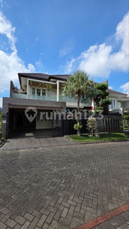 Rumah Mewah 2 Lantai Full Furnished+Kolam Renang di Istana Dieng