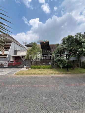 Rumah Modern Tropis 2 Lantai+Rooftop di Araya Golf, Malang