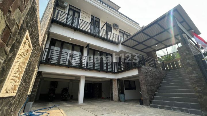Rumah Mewah 3 Lantai Shm Di Bumi Puspitek Asri , Tang-Sel