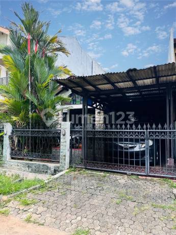 Rumah asri di komplek graha cinere