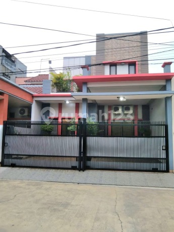 Di Jual Cepat Rumah Minimalis 2Lt 4Kt di Harapan Indah Bekasi