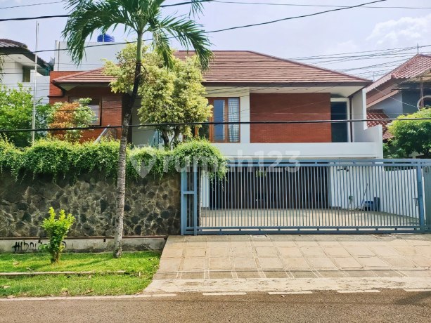 For Sale Rumah Konsep Tropical Dalam Komplek Elit di Pondok Kelapa