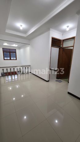 Dijual Rumah 2 Lantai Bagus dan Siap Huni di Perumahan Kopo Kencana Lingkar Selatan Bandung Kota