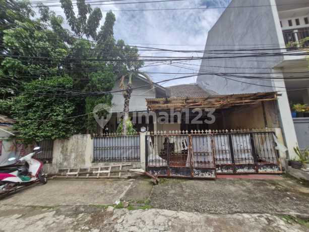 Hook House in Taman Buaran Indah, East Jakarta Ready to Occupy Hook House in Taman Buaran Indah, East Jakarta Ready to Occupy