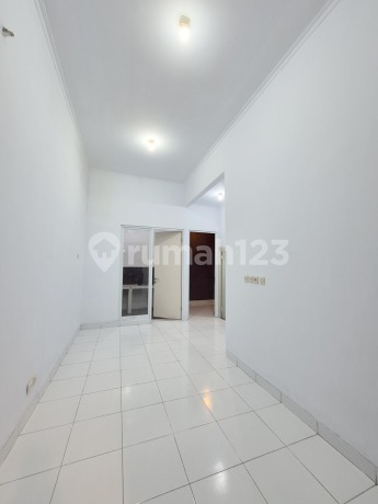 Single-Story House Poris Residence, Flood-Free