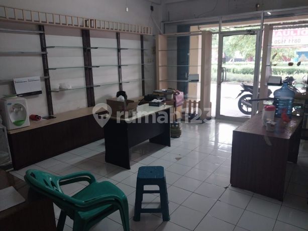 DIJUAL CEPAT RUKO PINGGIR JALAN
RUKO MAHONI NIAGA, TAMAN ROYAL
CIPONDOH TANGERANG
