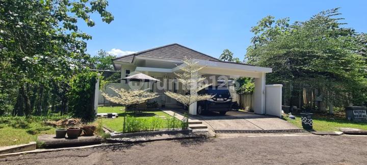 Rumah SHM 2 Lantai Luas 370M 5 Kamar Kolam Renang Pribadi Sentul