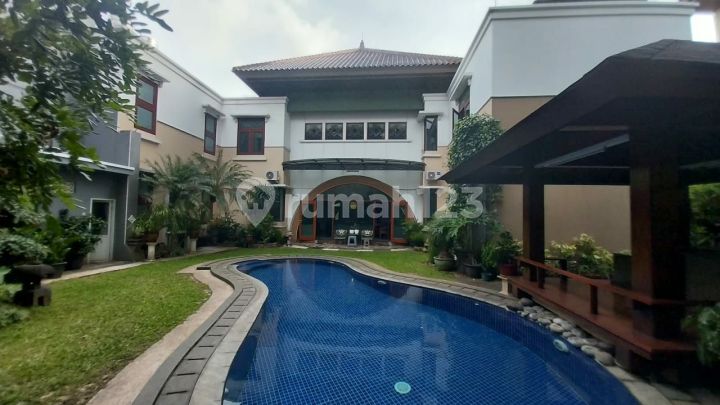 Rumah Mewah 685M² di Pusat Bekasi, 7 Kamar + Kolam Renang Pribadi, Lokasi Premium Bebas Banjir Rumah Mewah 685M² di Pusat Bekasi, 7 Kamar + Kolam Renang Pribadi, Lokasi Premium Bebas Banjir