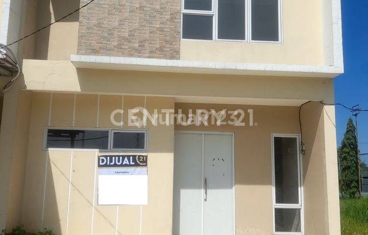 Hunian Bagus 2 Lantai Emerald Lake Dekat Gis