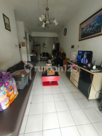 Rumah Taman Sentosa 2 lantai cantik rapi dijual cepat