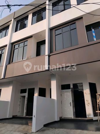 Di Jual Rumah Siap Huni 3 Kamar ******** Carpot Di Kemayoran Di Jual Rumah Siap Huni 3 Kamar ******** Carpot Di Kemayoran