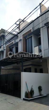 Rumah 2 Lantai Dekat Perkantoran dan Pemerintahan Sawah Besar Rumah 2 Lantai Dekat Perkantoran dan Pemerintahan Sawah Besar