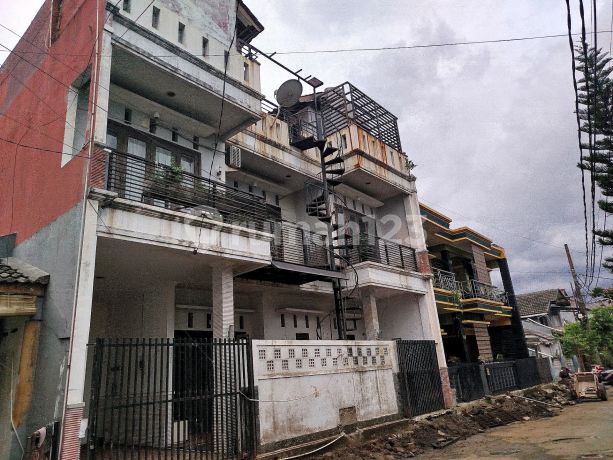 Pamulang- Dijual Lelang Cash Only Rumah Kost²an 3 Lt Di Perum Sinar Pamulang Permai Pamulang Barat Tangerang Selatan Pamulang- Dijual Lelang Cash Only Rumah Kost²an 3 Lt Di Perum Sinar Pamulang Permai Pamulang Barat Tangerang Selatan