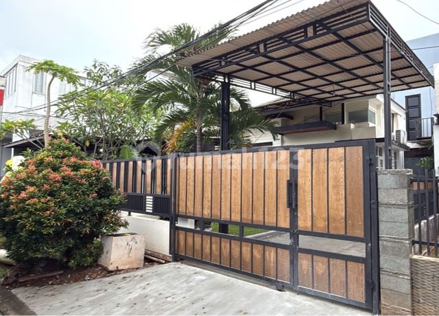 For Sale Boulevard Cibubur Country House Ready to Occupy