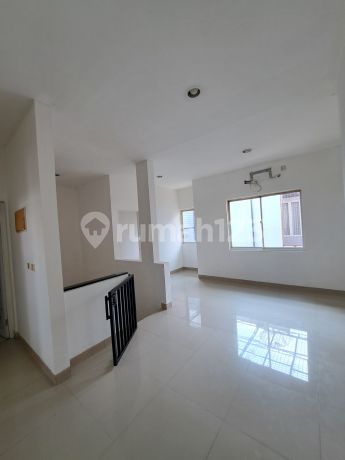 Dijual Rumah Golf Lake Residence 10X20 Termurah! Dijual Rumah Golf Lake Residence 10X20 Termurah!
