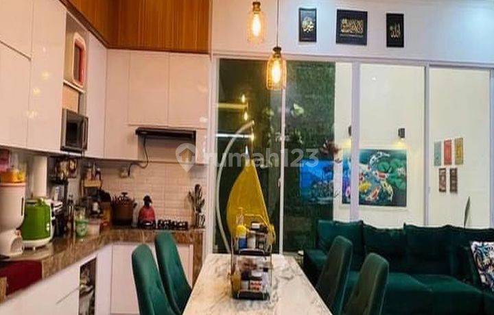 Rumah Dan Isinya , Bangunan Baru 2022 Rumah 3 Lantai Furnished Bagus SHM - Sertifikat Hak Milik di The green Hill resident, Cibinong