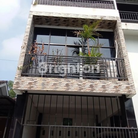 Hunian Nyaman 3 Lantai di Perum Citra Amarta, Kalasan Cocok untuk Kantor dan Rumah Tinggal