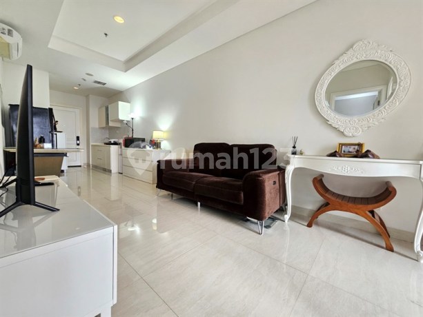 5 Menit ke Central Park Mall Taman Anggrek dan Soho Capital, Disewakan 2BR Grand Madison Furnished Ikea Bersih Nyaman Siap Huni.