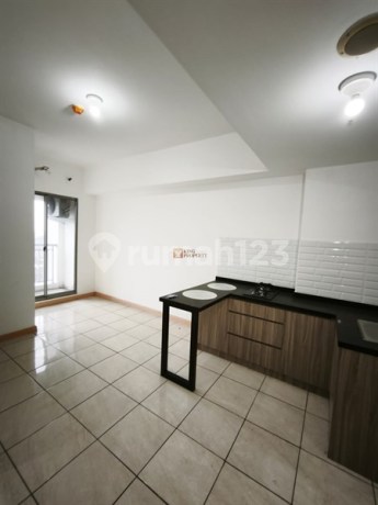Akses ke Mall Summarecon Serpong Jual 2 Kamar Semifurnished Bagus di Apartemen Serpong Midtown Residence Akses ke Bandara Soekarno-Hatta, Pintu Tol Fasilitas Kolam Renang, Gymgym