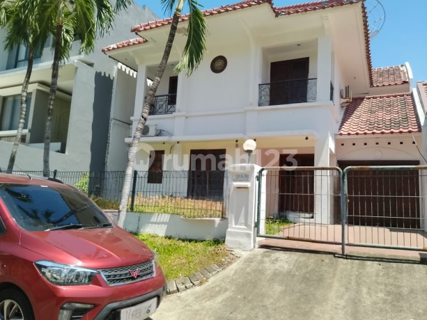 Well-Maintained Old House Pakuwon City Villa Riviera Ready to Negotiate Well-Maintained Old House Pakuwon City Villa Riviera Ready to Negotiate