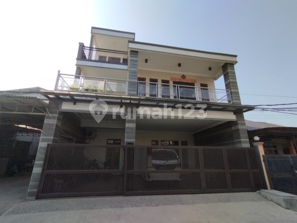 Rumah Mewah Terdapat Aula Dekat dengan Tol