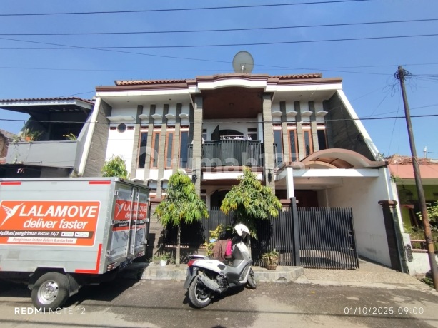 Hunian Mewah di Jalan Utama Komplek,Dengan Lingkungan yang Aman dan Nyaman dan Bebas Banjir