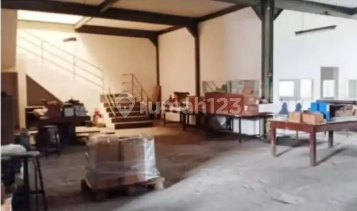 Ex-Factory Warehouse, Can Park Containers in Kedungturi, Taman Sepanjang
