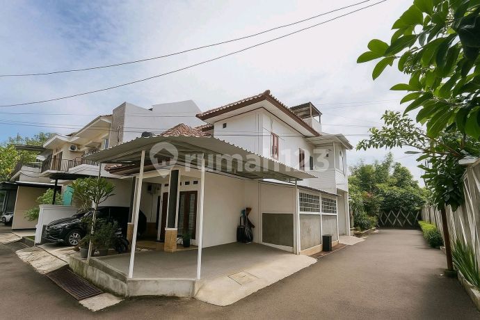 Jarang Ada! Townhouse 2,5 Lantai Terawat Posisi Hoek Nempel Tb. Simatupang Jarang Ada! Townhouse 2,5 Lantai Terawat Posisi Hoek Nempel Tb. Simatupang