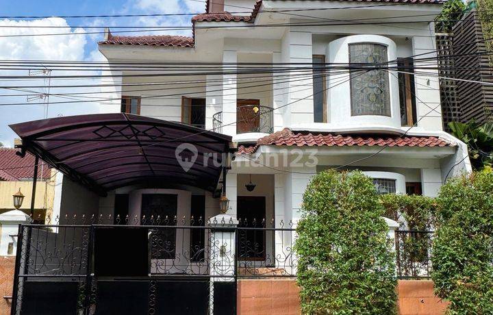Classic House Pondok Indah Lingkungan Tenang Dan Asri
