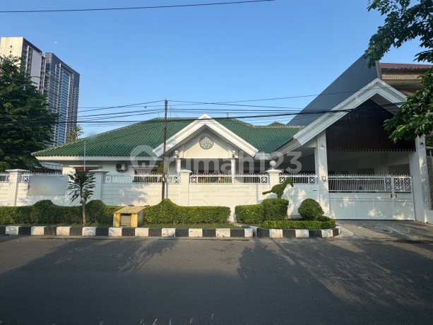 KRIS KENCANA SARI, BELAKANG CIPUTRA WORLD, RUMAH HOOK