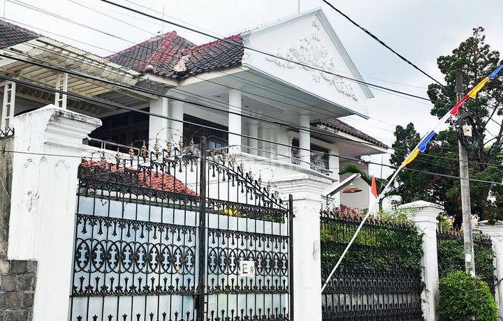 Rumah 2 Lt Dgn Kolam Renang Di Pogung Baru 500 M Dari UGM