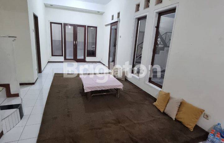 Rumah 2 lantai terawat bagus klampis sacharosa 