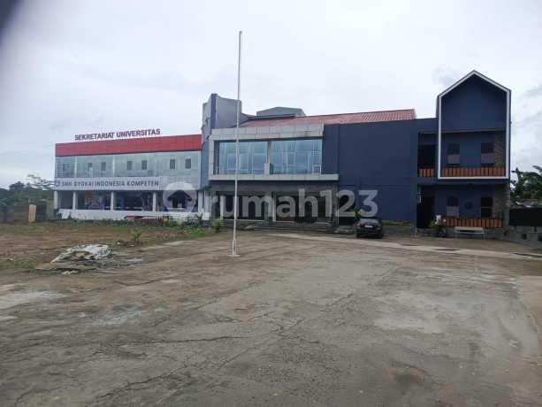 Tigaraksa Cisoka - Gedung Kampus Bangunan Baru dan Cantik. Harga Sangat Murah. SHM LT 1003 M2. Dijalan Raya Tigaraksa Cisoka. Perum Pesona Wibawa Praja Tiga Raksa. Kab Tangerang