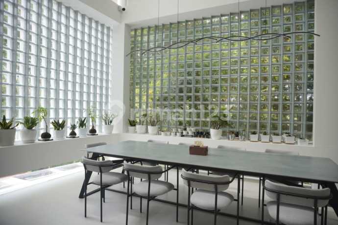 Rumah Modern Crown Golf