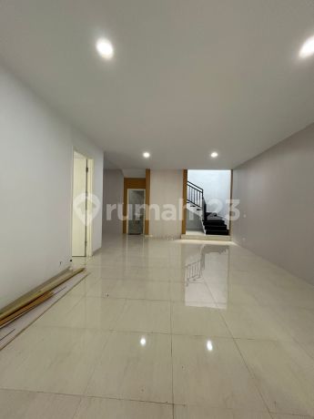 Dijual Rumah di Hylands, Greenwich, Bsd 8X4