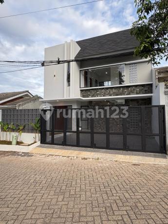 Dijual Rumah Minimalis Modern di Kencana Loka Sektor 12.5, BSD Dijual Rumah Minimalis Modern di Kencana Loka Sektor 12.5, BSD