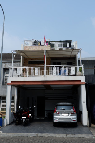 Rumah 3 Lantai 102M2 di The Address Cluster Deluxe, Depok, SHM