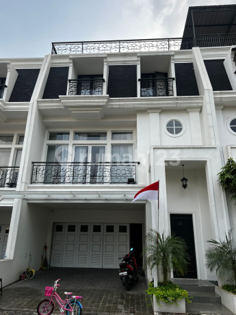 Rumah Mewah 3 Lantai Full Furnished di Madja Residence Meruya Rumah Mewah 3 Lantai Full Furnished di Madja Residence Meruya