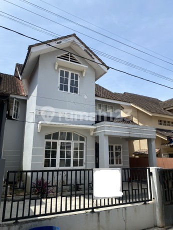 Rumah Cantik 1.5 Lantai Full Renov Batam Center Rumah Cantik 1.5 Lantai Full Renov Batam Center