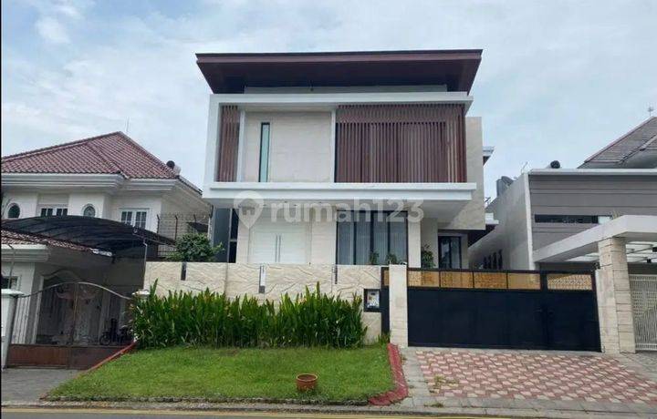 Rumah Mewah Di South Emerald Mansion Citraland Surabaya