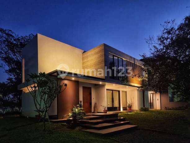 Quickly Ready-to-Occupy 2-Story House at Vermont Parkland BSD