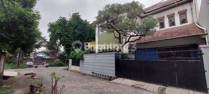 Rumah Hook 2 Lantai di komplek inkopol Jaka sampurna