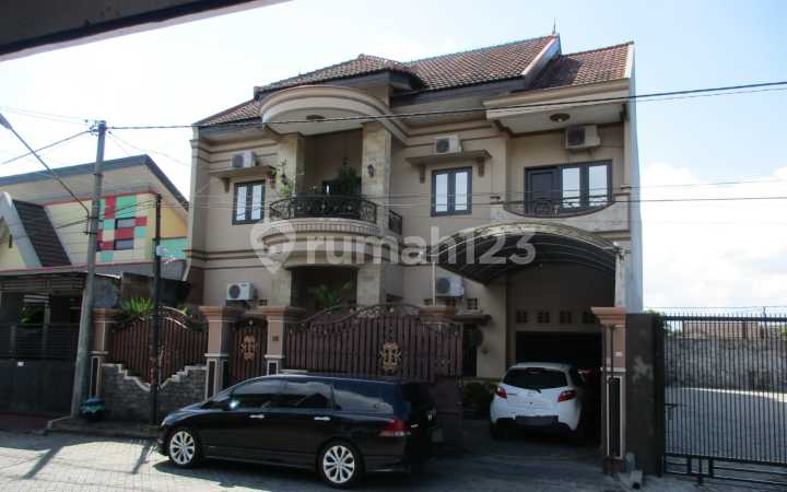 0402.12(C) Mojokerto Auction House in Puri, Bsp Regency, January